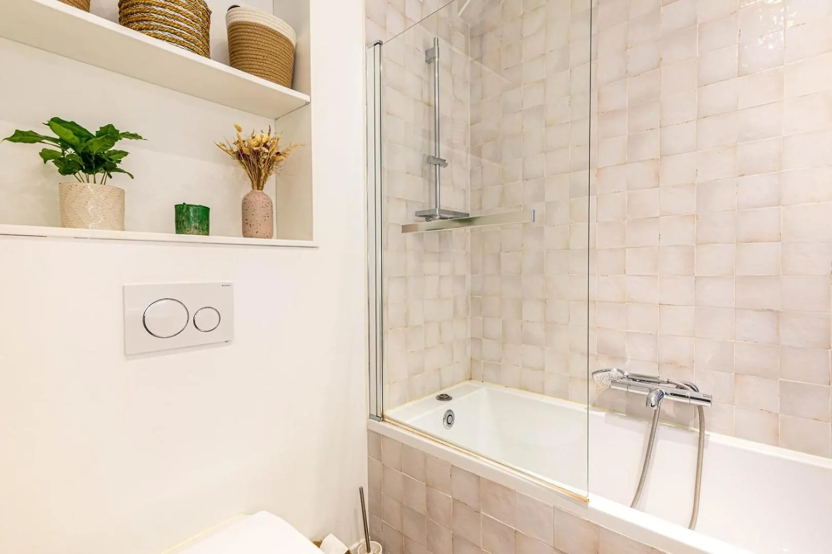 Guestready - Bright Retreat With A Terrace Appartement Parijs