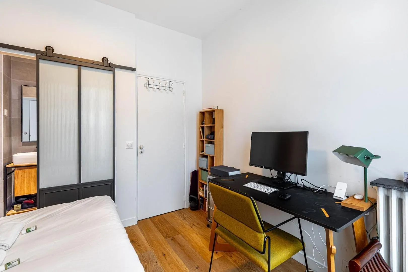 Guestready - Bright Retreat With A Terrace Appartement Parijs